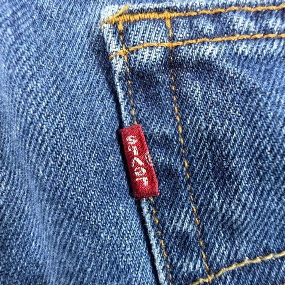 Retro Levis 550 Mens 32x28 Relaxed Fit Tapered Leg Blue Denim Jeans Medium Wash